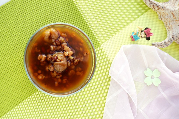 红豆薏米桂圆养颜汤