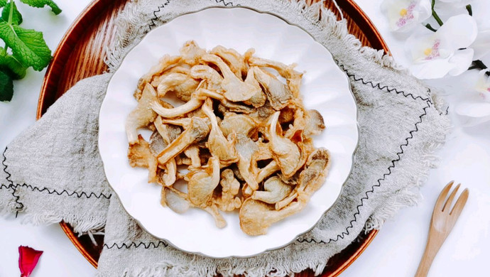 不用一滴油，同样可以做出外酥里嫩的酥炸袖珍菇