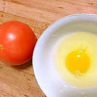 蕃茄煎蛋面的做法图解1