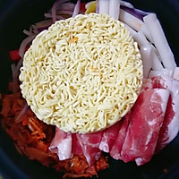 辣白菜年糕泡面火锅的做法图解4