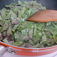 猪皮炒眉豆的做法图解4