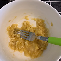 香蕉松饼的做法图解2
