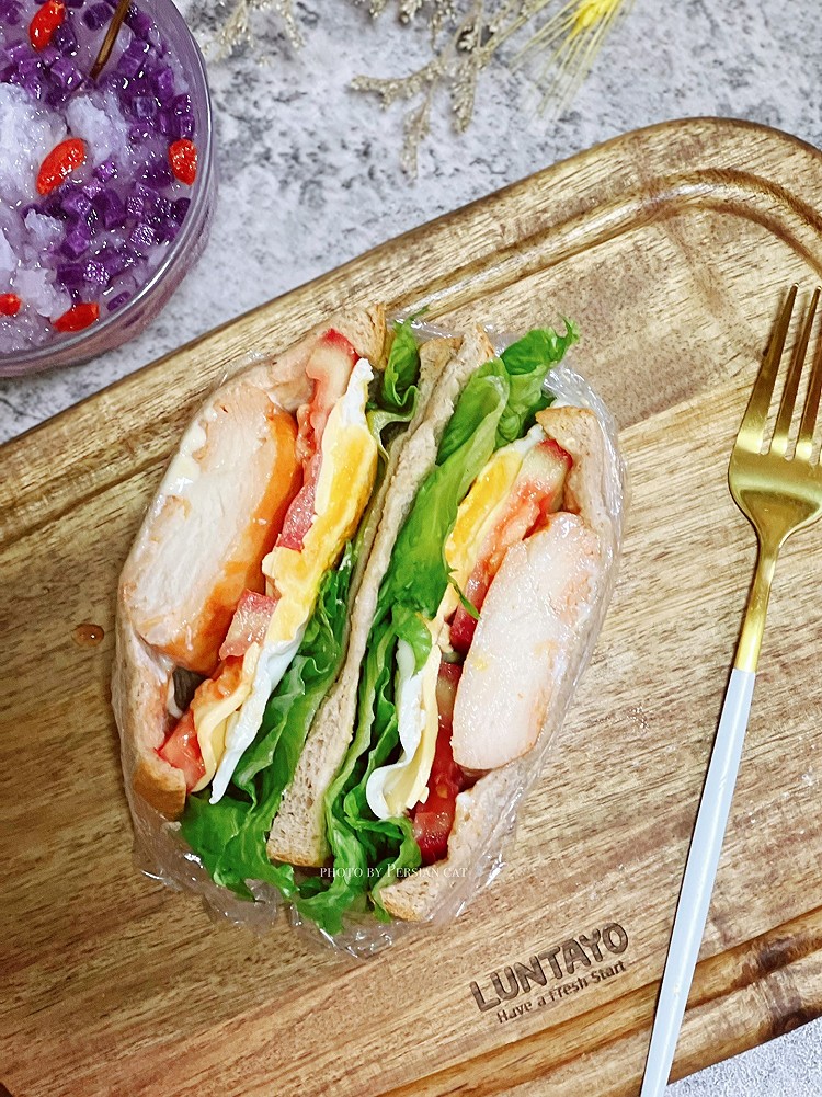 低脂低卡高蛋白鸡胸肉麦麸三明治的做法