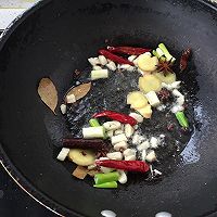 香菇炖鸡腿的做法图解4