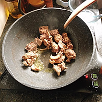 花菇炖鸭肉，汤汁鲜美，肉质细腻的做法图解3