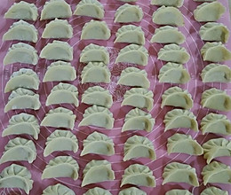 猪肉白菜香菇饺子的做法
