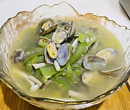 一碗超级适合夏天喝的汤—丝瓜菌菇蛤蜊汤的做法
