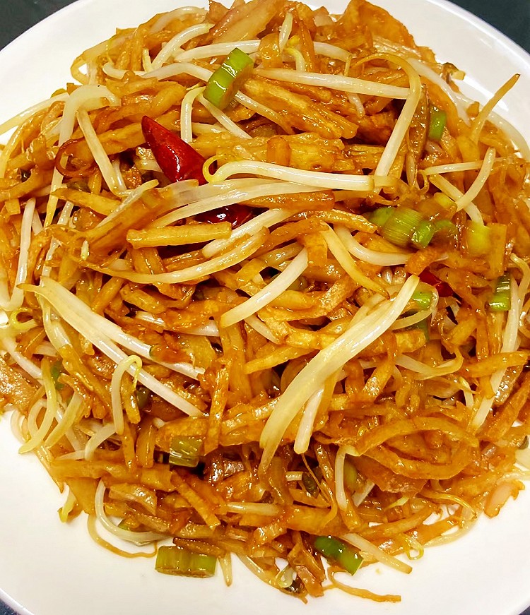 肉丝炒饼丝的做法