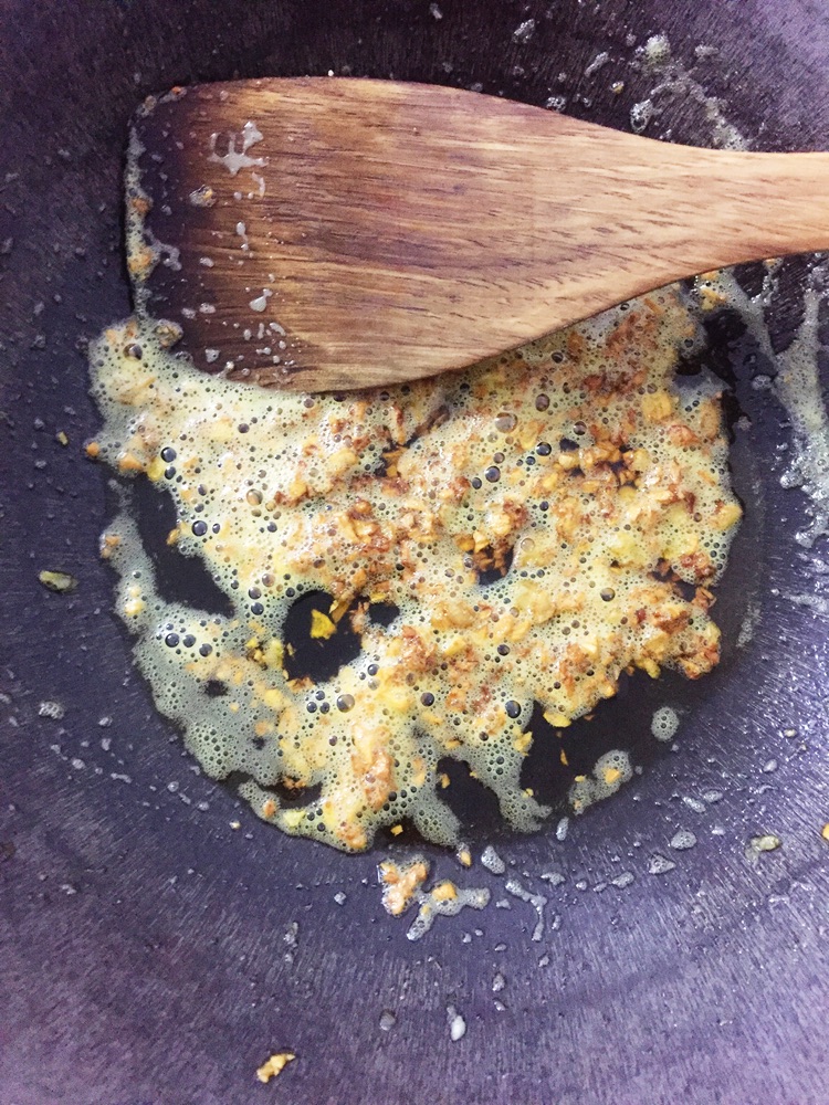 如何把烧烤店小吃搬回家---锡纸蒜蓉烤鱼丸的做法图解6
