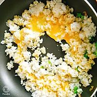 葱香蛋炒饭的做法图解3