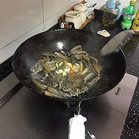 蒜苔炒黄鳝鱼的做法图解2