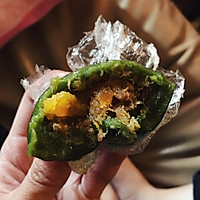 咸蛋黄肉松青团的做法图解10