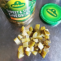 酸黄瓜金蒜牛肉粒的做法图解4