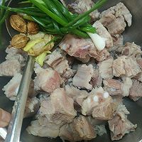 排骨炖南瓜的做法图解1