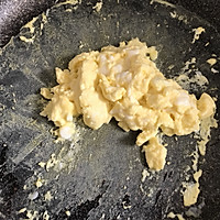 无油牛奶炒蛋的做法图解5