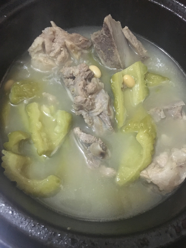 苦瓜骨头汤的做法