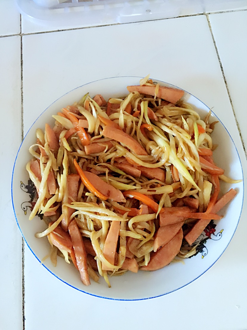 火腿胡萝卜炒茭白丝