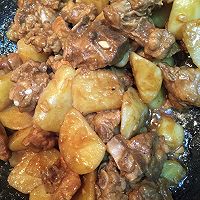 土豆烧排骨的做法图解1