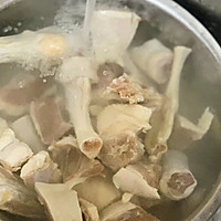 咸鹅鲜笋煲（明炉）的做法图解1