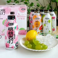 #玩心出道丨夏日DIY玩心潮饮挑战赛#青提蜜桃气泡水的做法图解5