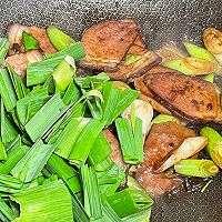 #葱伴侣豆瓣酱能蘸善炒#蒜苗炒腊肉的做法图解5
