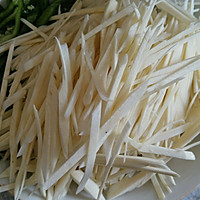 毛豆米茭白炒肉丝的做法图解1