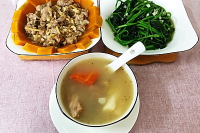 铁棍胡萝卜苹果猪脚汤