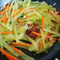 蒜辣肉酱莴笋条的做法图解3
