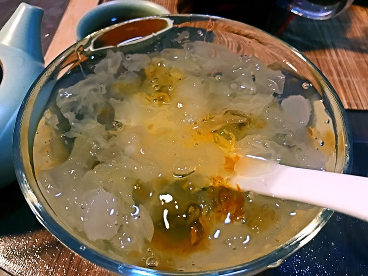 养颜桃胶皂米雪燕银耳羹的做法