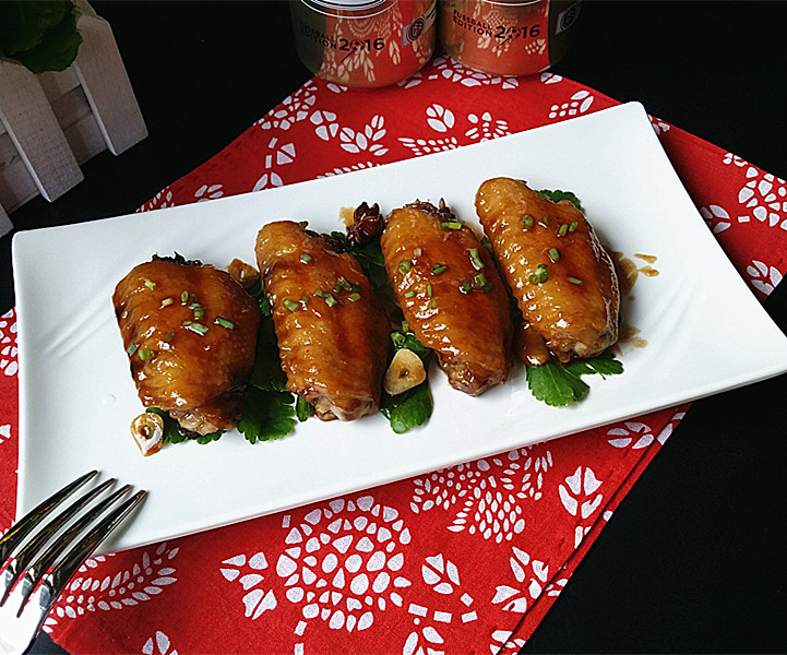 Stewed chicken wings with German beer