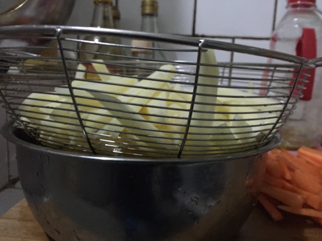 炸薯条的做法图解3