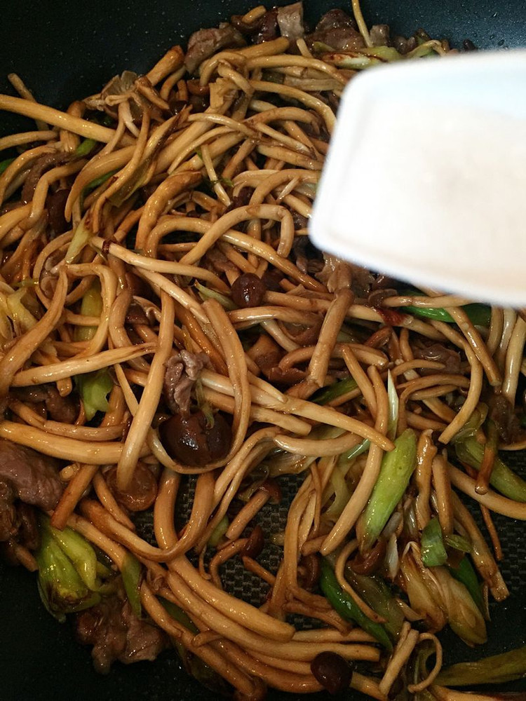 肉丝茶树菇的做法