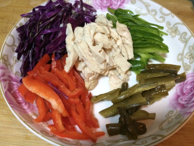 杂蔬鸡肉凉菜的做法图解1