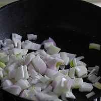 小幸福和奶油蘑菇培根意面的做法图解3
