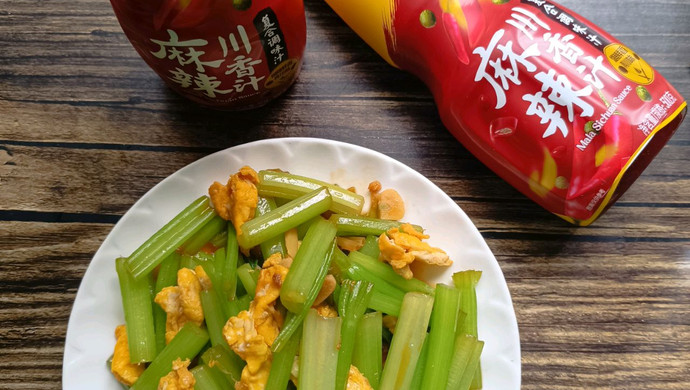 川香芹菜炒鸡蛋