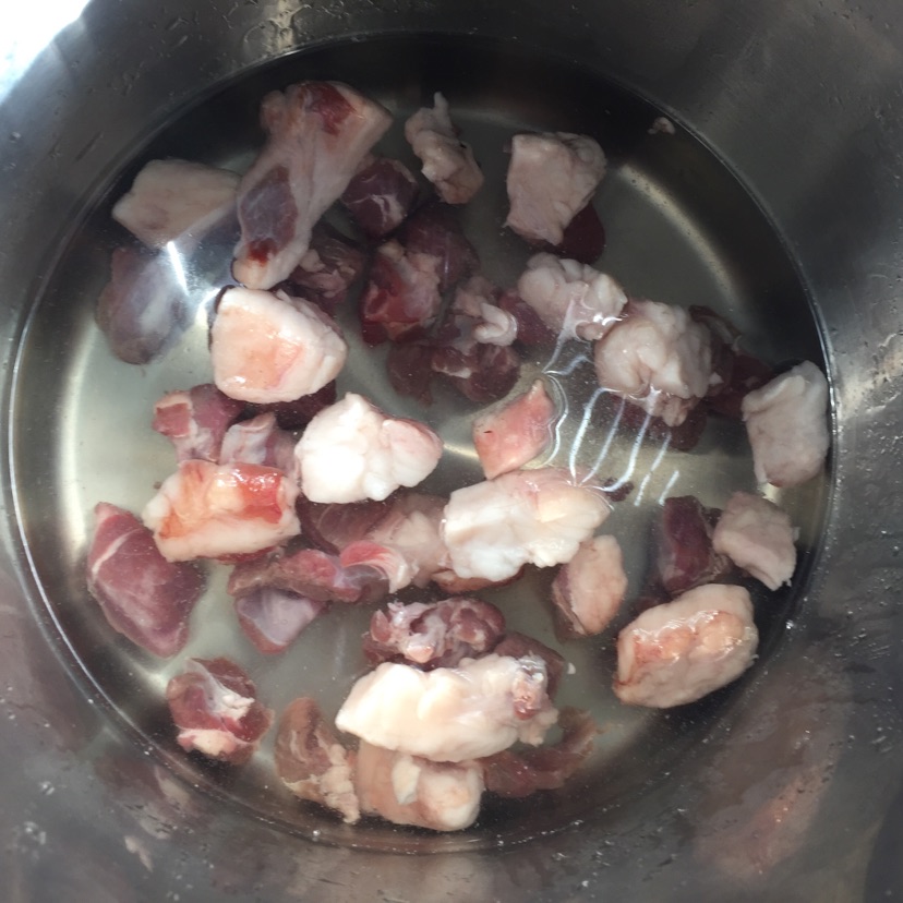 羊肉萝卜汤的做法图解2