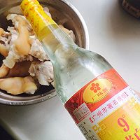 香草西红柿酸汤猪脚的做法图解2