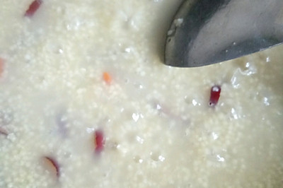一人食:小米粥+凉拌木耳菜心丝