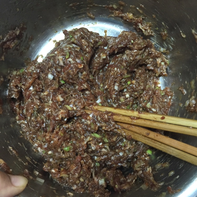 牛肉胡萝卜饺子的做法图解1