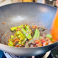 青椒炒变蛋呀，这一口懂的都懂吧的做法图解5