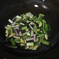 姜葱炒花甲的做法图解5