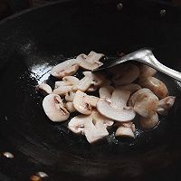 [家乐上菜，爱上家常味] DIY 奶油蘑菇浓汤的做法图解3