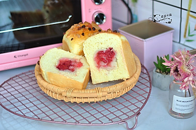 草莓麻糬夹心面包
