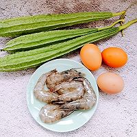 #少盐饮食 轻松生活#鲜掉眉毛的鲜虾丝瓜汤的做法图解1