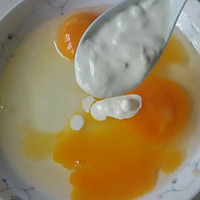 奶香鸡蛋肉松卷（早餐最爱）的做法图解1