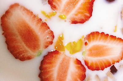 草莓芒果椰奶西米露
