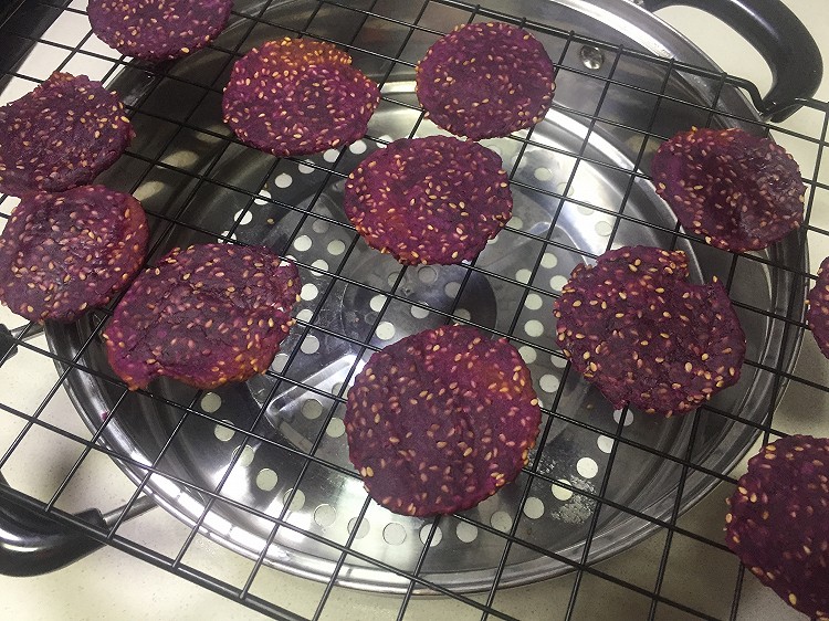 芝麻紫薯薄脆小饼干的做法