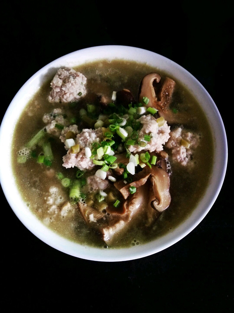 酸菜香菇肉丸汤的做法