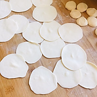 虾仁鸡蛋韭菜饺子的做法图解5