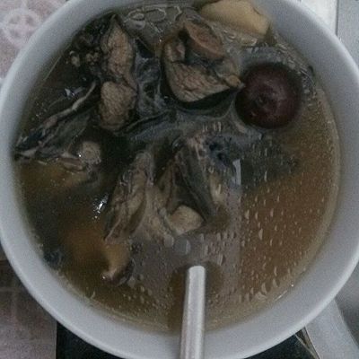乌鸡药材汤